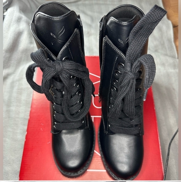 Capezio Swag Combat Boot - Picture 3 of 5